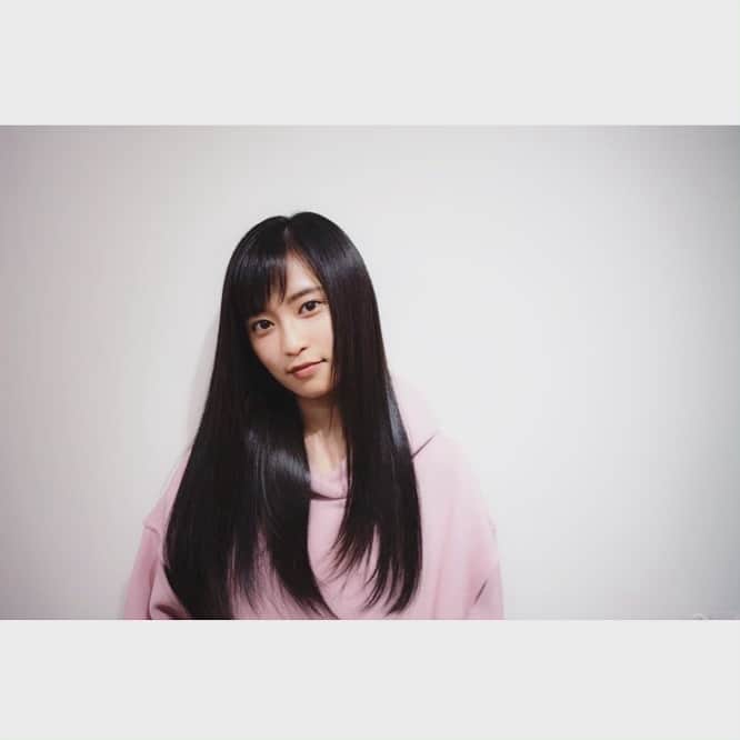 小島瑠璃子さんのインスタグラム写真 - (小島瑠璃子Instagram)「🌱 トリートメント。 毛先までうるつや✨ ヒデさんありがとう🙏🏻 @hidemasa_ishii」4月29日 12時55分 - ruriko_kojima