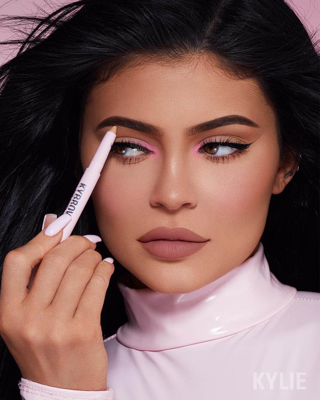 Kylie Cosmeticsさんのインスタグラム写真 - (Kylie CosmeticsInstagram)「ABOUT 1 HOUR LEFT TILL THE #KYBROW COLLECTION LAUNCHES🖤💕 9am pst」4月29日 23時46分 - kyliecosmetics