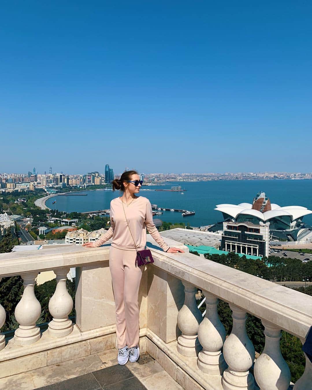 エカチェリーナ・ガールキナのインスタグラム：「Baku🇦🇿 Wearing: @sl_ira_shop」