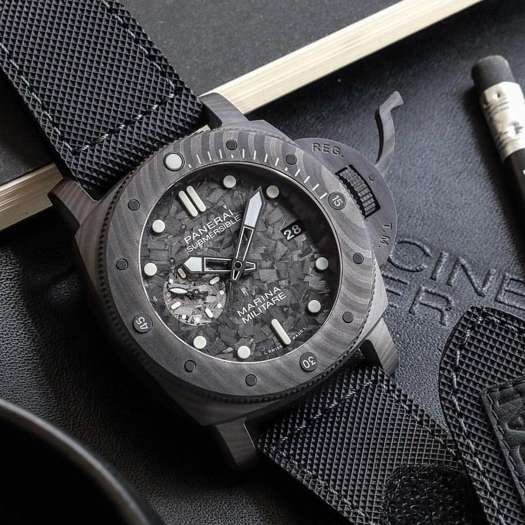 パネライのインスタグラム：「One of my favorites from the new Submersible collection. The #Panerai #PAM979 Marina Militare made with a carbotech case and forged carbon dial. One of the many new pieces that features new materials and textures  used on dials. What do you think?  Pic by @watchstylo #paneraicentral」