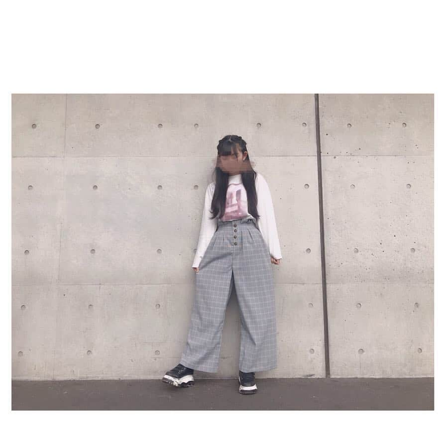 馬場彩華さんのインスタグラム写真 - (馬場彩華Instagram)「🧸🧸🧸 . 今日のお洋服〜 . 白の長袖Tシャツにグレーのチェックのパンツ🖤 . 上に羽織ってるのははカラフルなシャツ💗💚💛💙 . . 髪の毛はハーフツインを2つしたよ🐾 . #握手会 #コーデ #おしゃれ #映てる？ #インスタ #おしゃれ #になった #😊」4月29日 22時28分 - s2yklo