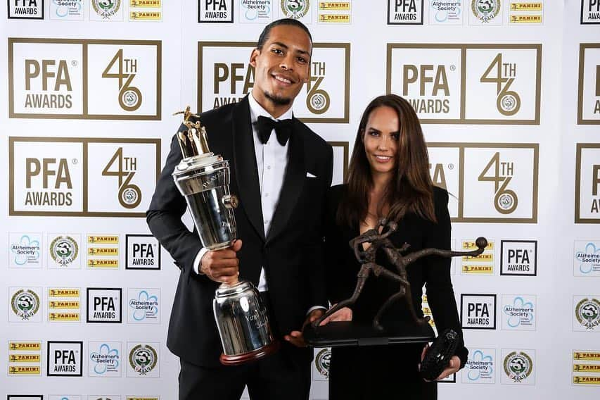 ビルヒル・ファン・ダイクさんのインスタグラム写真 - (ビルヒル・ファン・ダイクInstagram)「What an amazing evening at the PFA awards last night. I am so proud and honoured to have won such a prestigious award and feel incredibly humbled to have been recognised by my fellow professionals in this way. As I mentioned last night when I received the award there are a few people I would like to thank. Firstly and most importantly thank you to my family for always being there to support me. Thank you to everyone at FC Groningen, Celtic FC and Southampton FC for being such a crucial part of my journey and development as a player. This of course would not have been possible without the unbelievable support I have from everyone at Liverpool FC. A special thank you to the manager for showing the belief in me and to all of my teammates who help me so much in every game on the pitch. This award is for you. And of course thank you to our amazing fans for the support since I’ve been at Anfield. I love this club and have felt part of the family since the day I arrived. It was a privilege to have been there last night too to share it with Sadio, Robbo and Trent, congratulations on your trophies too 🏆  Now time to focus on Wednesday night. See you in Barcelona. We’ll be ready #YNWA 😁」4月29日 22時39分 - virgilvandijk