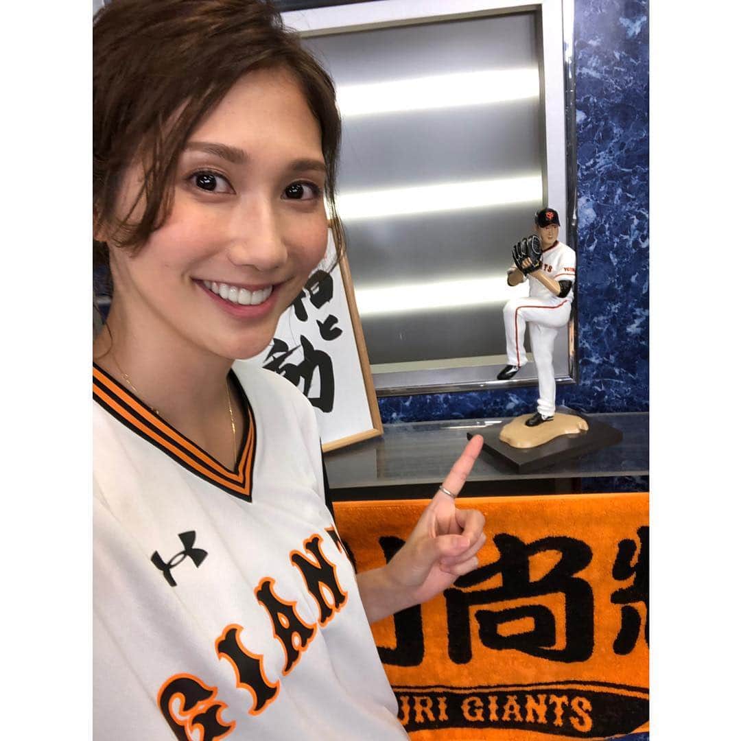 春輝のインスタグラム：「本日の放送はプレイヤーズデー使用でした！ 私が着ているユニホームTシャツは、5月15日の菅野選手のプレイヤーズデーで配布されるものです🤗 詳細はジャイアンツのHPをご覧ください☆ 本日の週刊ジャイアンツの再放送は、4月30(火)10:00〜11:30です😊  #プレイヤーズデー#菅野智之 選手 #週刊ジャイアンツ#日テレG+ #読売巨人軍#GIANTS#ジャイアンツ#巨人 #NPB#プロ野球#セリーグ#baseball #春輝#haruki」
