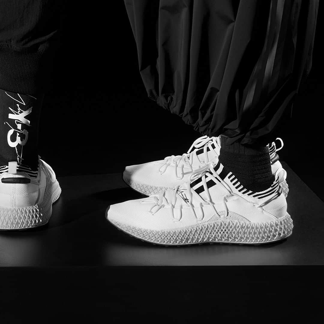 ワイスリーのインスタグラム：「Y-3 RUNNER 4D II.  Inspired by the ALPHAEDGE 4D midsole, it evolves the breakthrough properties of ADIDAS 4D. Available May 2nd. --- #adidas #Y3 #YohjiYamamoto #adidas4D Discover more on Y-3.com」