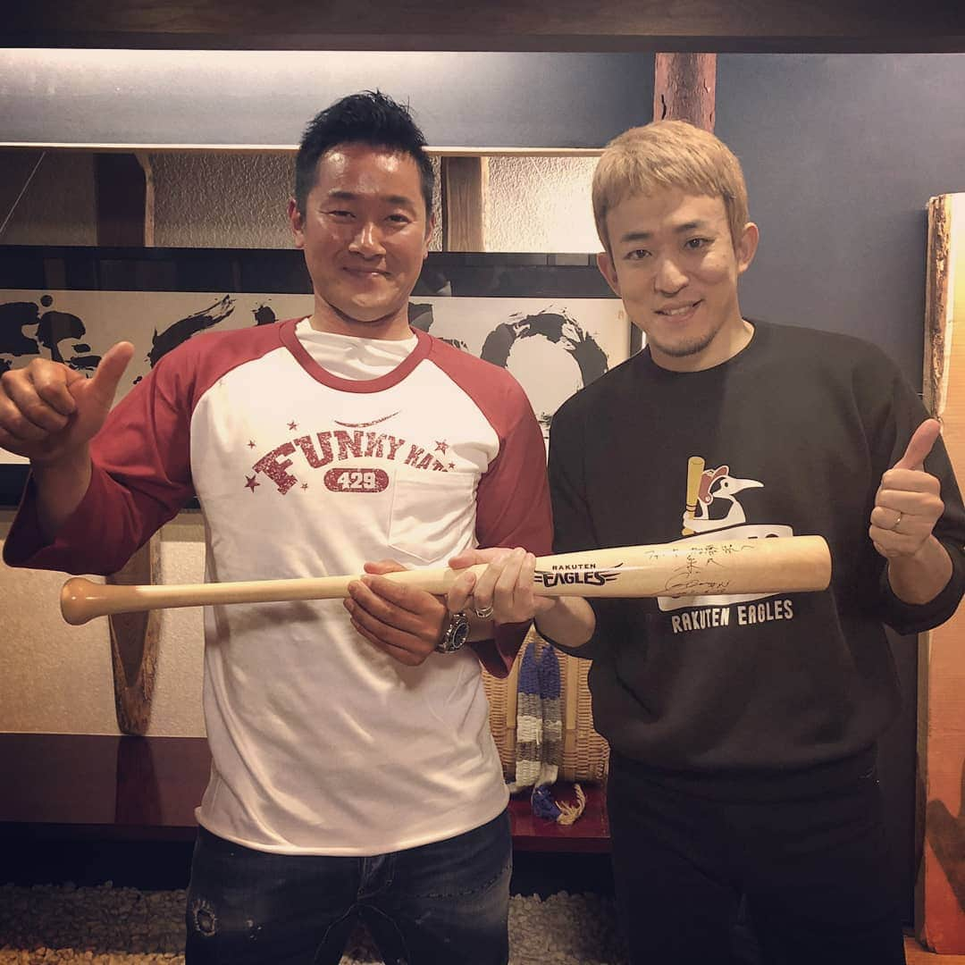 ファンキー加藤さんのインスタグラム写真 - (ファンキー加藤Instagram)「#楽天イーグルス #銀次 選手と #会食 #サインバット #ありがとうございました」4月29日 22時57分 - funkykato_funkykato_funkykato