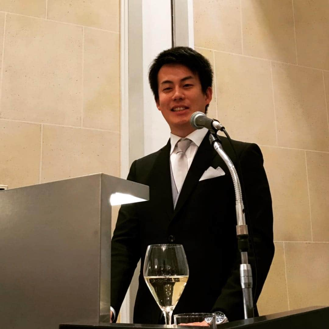 北爪健太さんのインスタグラム写真 - (北爪健太Instagram)「「ありがとう！お幸せに！明日からまた頑張ります！」 以前勤めていた会社の先輩と後輩がご結婚され、きょう都内で結婚披露宴の司会をさせていただきました。 前職の当時、仕事終わりに飲みに行ったり、休日に遊びに出かけたりなど、本当にお世話になったおふたり。今回、そんなおふたりからお声がけいただき、初の結婚式の司会で不慣れではありましたが、一生懸命頑張りました。 幸せな瞬間に立ち会え、懐かしい皆さんとも再会でき、とても楽しい1日でした。末永くお幸せに！  さて、あす平成最後の日はお仕事です！20時からのeye8では、県民の皆さんのインタビューを交えて平成の県内ニュースを振り返ります。三隅アナと私でお伝えしますので、どうぞご覧ください！今日頂いた幸せパワーで明日頑張ります！ #結婚式 #披露宴 #司会 #お幸せに #ありがとう #前職は出版社で編集者でした #eye8 #平成最後の日 #群馬テレビ #ご覧ください」4月29日 23時02分 - kitazume_gtv