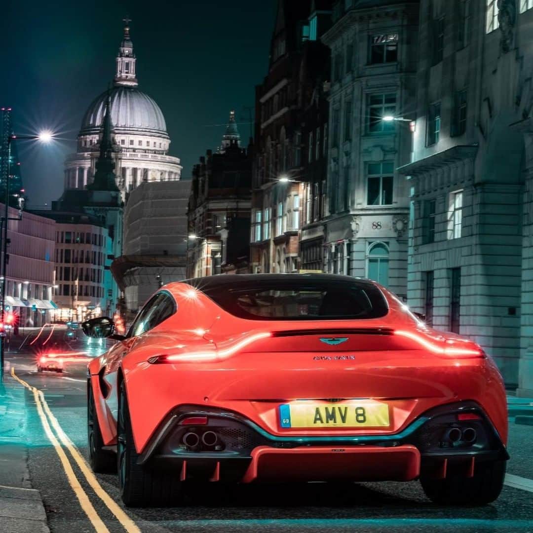 アストンマーチンさんのインスタグラム写真 - (アストンマーチンInstagram)「Aston Martin Vantage prowls into London, hunting out its prey under the darkness of the night  Photo: @carms  #AstonMartin #Vantage」4月29日 23時10分 - astonmartin