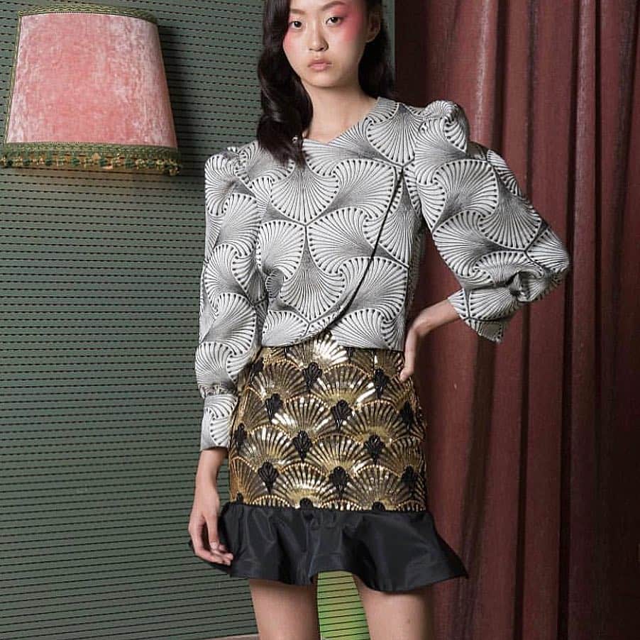 オージュールルジュールのインスタグラム：「#shell or #fan ? ✨✨ #ss19」