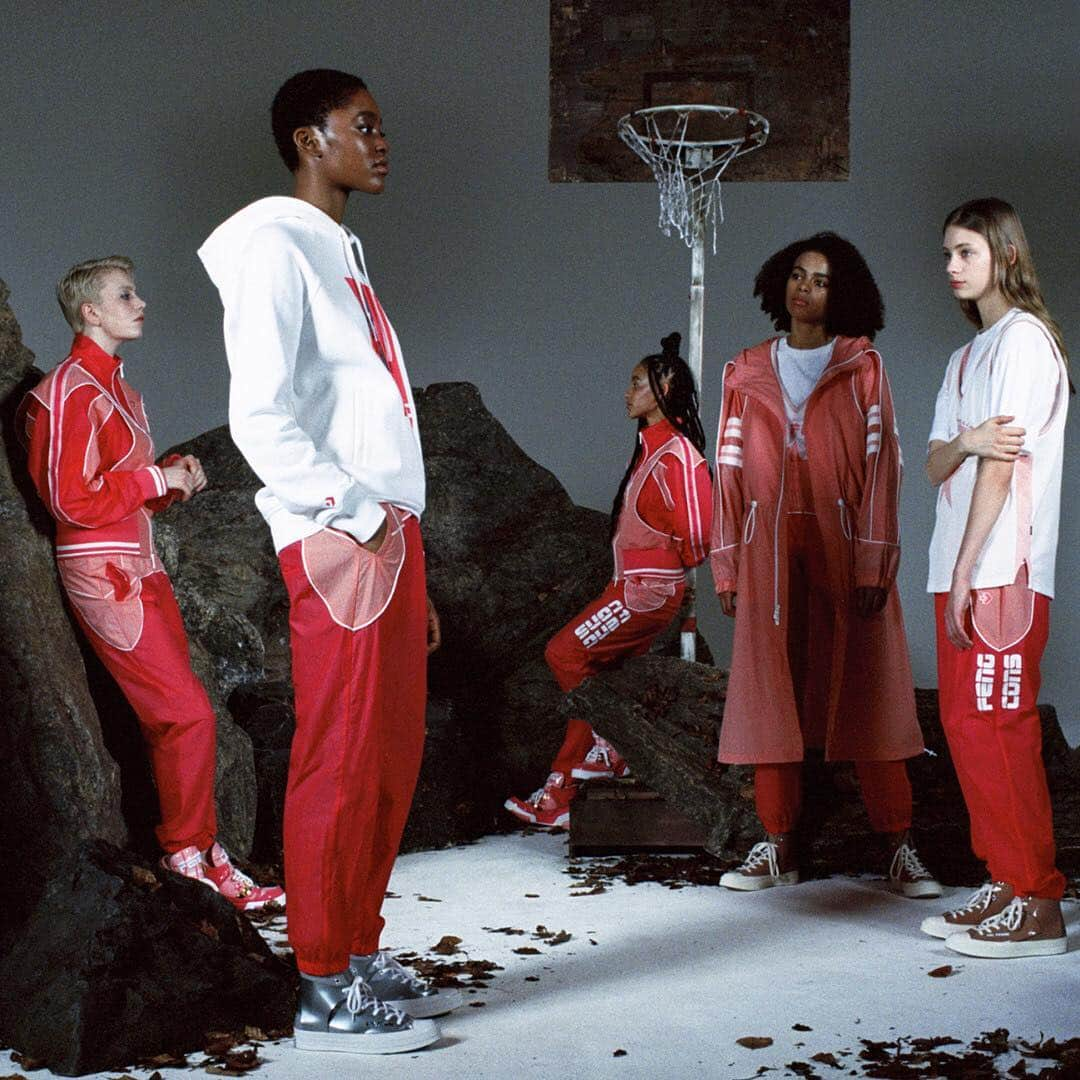 converseさんのインスタグラム写真 - (converseInstagram)「London-based menswear designer @fengchenwang is at the forefront of a new generation of fashion. Seamlessly blending the culture of basketball with streetstyle, she captures the freedom in attitude of today’s youth. Available now.」4月29日 23時13分 - converse