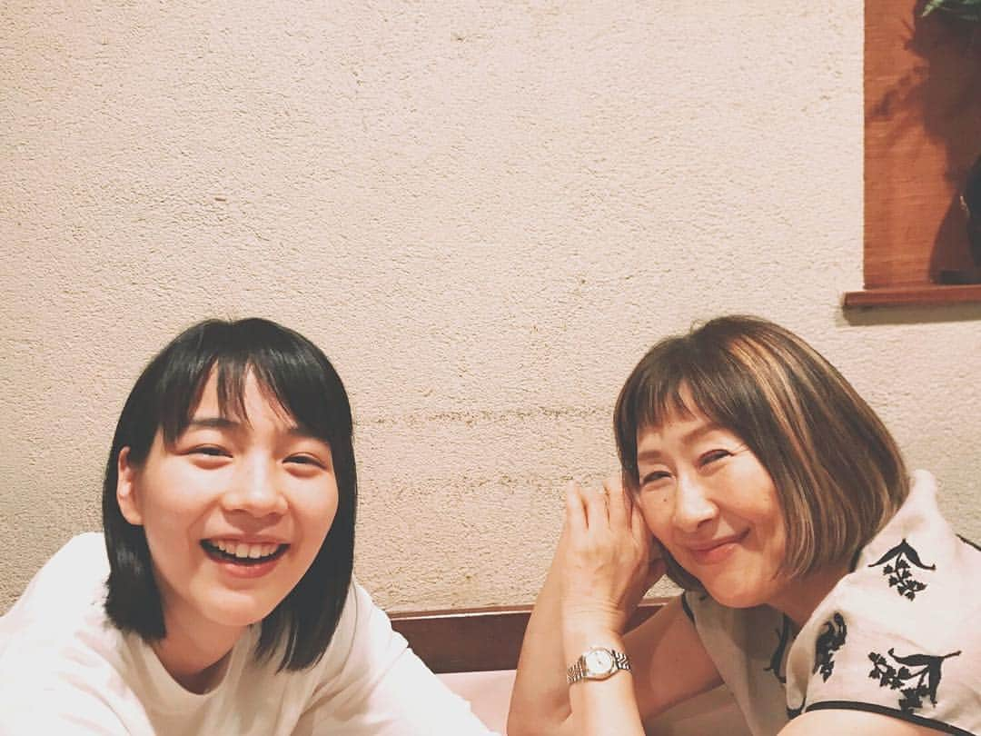 のん（能年玲奈）さんのインスタグラム写真 - (のん（能年玲奈）Instagram)「や、の、さん…ほんっとにほんっとに嬉しいひとときを…最高にしあわせだった〜。美味しかったあ。 #矢野顕子 さん #のん #野音 #忌野清志郎ロックンロールショー #でね」4月29日 23時20分 - non_kamo_ne