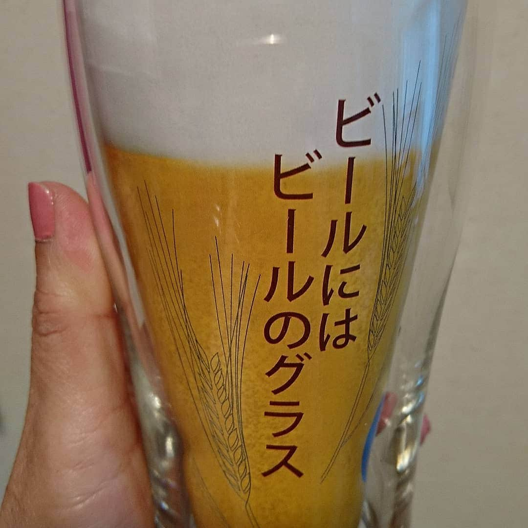 菊田あや子さんのインスタグラム写真 - (菊田あや子Instagram)「頼まれたglassを買いに行き🍺 迷ってた来日外国人2組をホテルに案内👍 声を掛けずにいられない😲渋谷は迷うよね日本人でも👀このfamilyは、ホテルは無い坂を上がるし、、声掛けたら全く逆道で😭パパは仏人CMディレクターで宮崎碧さんを映した👩そう。無事にご案内⭕、夜は【日本行きたい外国人】を観て⭕、ガイドかコーディやろうかな私(笑)久々にパチリ😊offの顔(笑) 渋谷streamではJwalkerバーが開かれてましたよ😉 #菊田あや子#グルメリポーター#渋谷は庭かな#外国人に話しかけるの#ホテル案内します#テレ朝スーパーJチャンネル木曜特集外国人ネタ#来週は島のロケ#食育講演会#コミュニケーション研修もやってます#認知症サポーター取得してますよ #分かりやすい楽しい認知症講演会#母と娘の八年間#ニッポン来たい外国人#渋谷で迷う外国人#お問い合わせはホームページへ #社協さんと繋がりたい#やりたいこと沢山」4月29日 23時22分 - ako.ayakokikuta