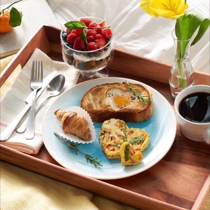 ロック&リパブリックのインスタグラム：「Sometimes taking a minute for yourself helps #mondaymotivation kick in. Cue the breakfast in bed! #Kohls」