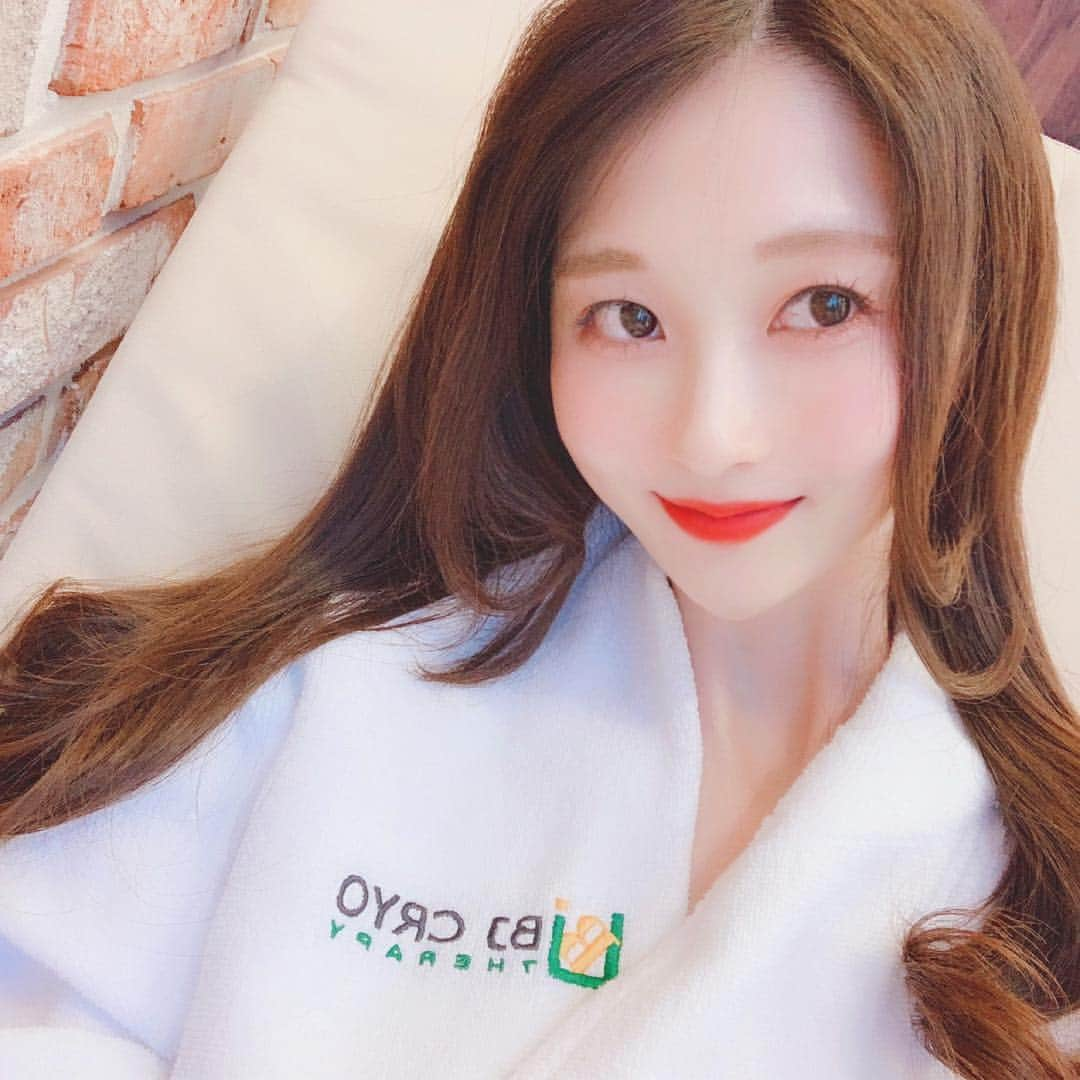 ANRIさんのインスタグラム写真 - (ANRIInstagram)「@bj_cryotherapy  韓国で流行りのクライオセラピーへ💖 ずっと行ってみたくてついに ! ! ! !  ストーリー載せたらたくさん質問がきてびっくり🤣  3分で高カロリーを消費できて疲労回復、ダイエット、アンチエイジングにも効果があるみたいです🥰  ここにはハラちゃんとブラピちゃん達も通っていて @xbbxxddx 大好きな언니♡  ずっと通いたいと思いました💖 韓国に来たらぜひやってみて~ ! !  楽しい~ ! !  後で動画見たら3分間ずっと笑ってた😂  #비제이크라이오테라피 #크라이오테라피 #bj크라이오테라피 #クライオセラピ #cryotherapy」4月29日 23時37分 - annnchannn