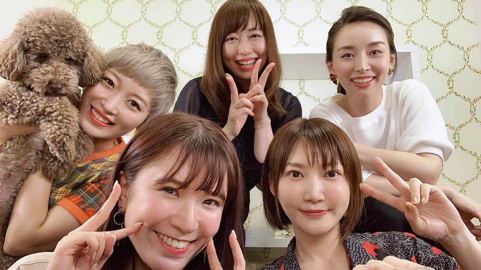 佐々木あさひのインスタグラム：「今日の動画は女子クリエイターとのコラボ😙✨くまみきちゃん宅でそれぞれ一本ずつ計5本撮影しました。グループ系YouTuberだったら１日に５本まとめ撮りとかよくある話かもしれないけど、個人活動してる人が多い女子クリエイターにとってはレアなこと。効率よく5本撮り終えた時は達成感にちょっと感動しちゃった😂 こうやってコラボしたり支え合う時間があるからこそ今もYouTubeが続けられていると思うのでみんなに感謝💖 それぞれのチャンネルで動画が上がっているので是非ご覧ください😌 #uuum」