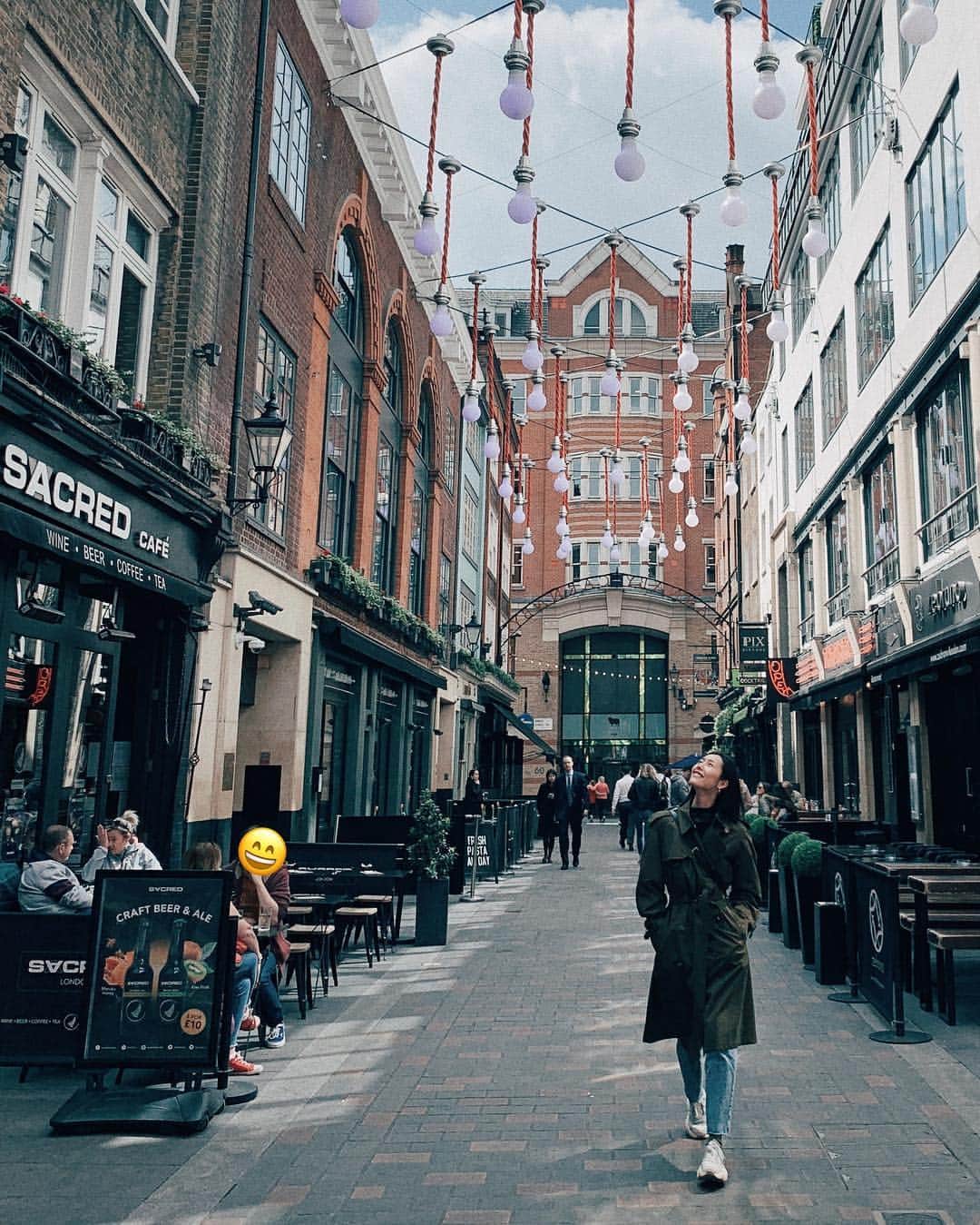 リウ・ウェンのインスタグラム：「A stroll in 🇬🇧」