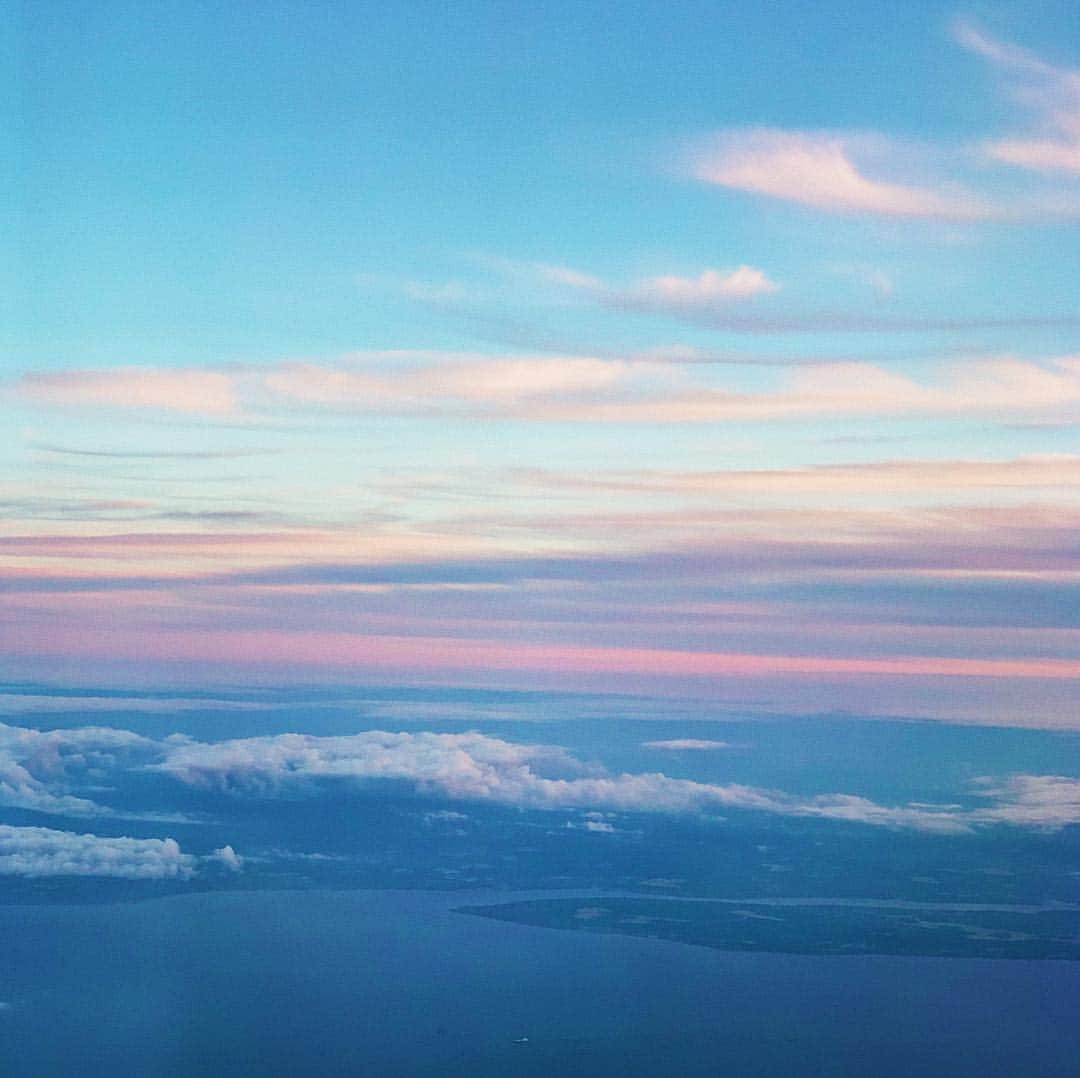 リウ・ウェンのインスタグラム：「#WenInFlight」