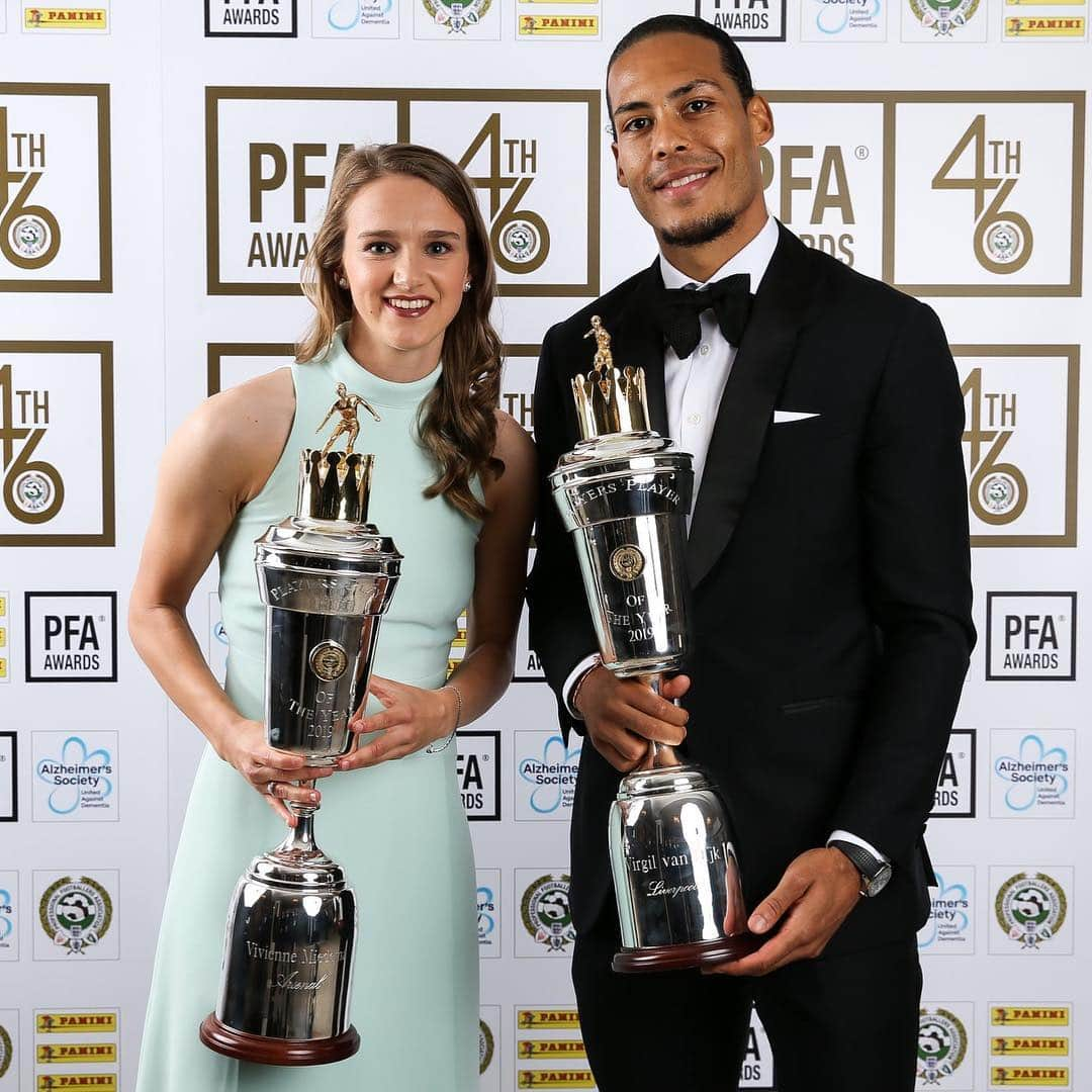 サッカー オランダ代表チームさんのインスタグラム写真 - (サッカー オランダ代表チームInstagram)「🇳🇱🔛🔝 👏 #pfaawards #viviannemiedema #virgilvandijk #oranjeleeuwinnen #nederlandselftal #onsoranje」4月29日 15時06分 - onsoranje