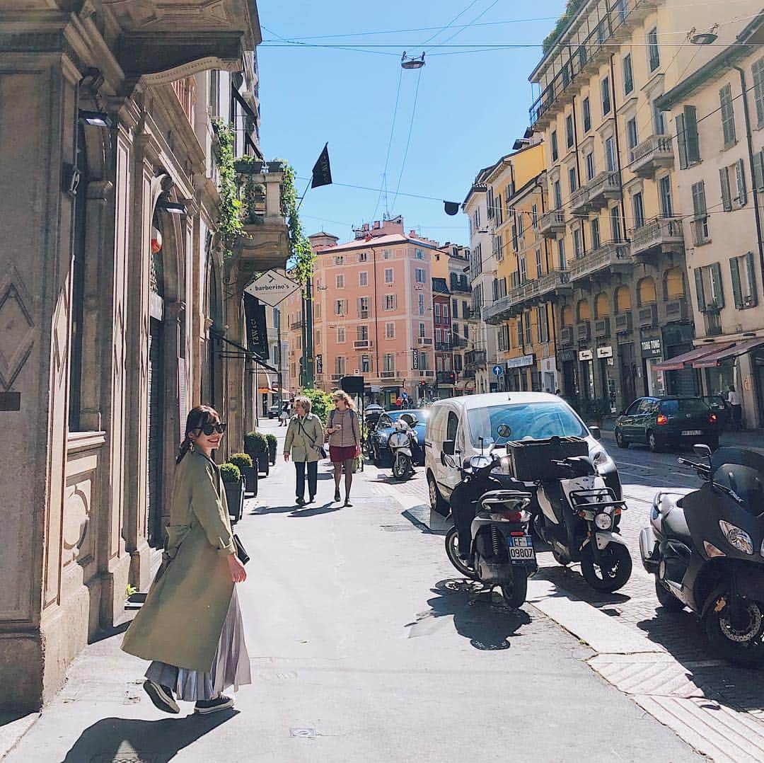 小祝麻里亜のインスタグラム：「day.1  Milano,Italy ． ． 旦那の両親、義姉家族と家族旅行にきてます✈️🇮🇹 ． 初日はイタリア ミラノに入りました🙆‍♀️ 最後の晩餐〜スターバックスリザーブロースタリー ミラノ〜スカラ座。 ． ． 素敵なゴールドウィークをお過ごし下さい😊😊 ＿＿＿＿＿＿＿＿＿＿＿ #italytravel#italytrip#trip#travel#milan#milano#イタリア#ミラノ#サンタマリアデッレグラツィエ教会#最後の晩餐#スターバックス#スターバックスリザーブロースタリー#スカラ座#イタリア旅行#家族旅行#가족여행#여행기록#여행스냅#여행스타그램#여행」