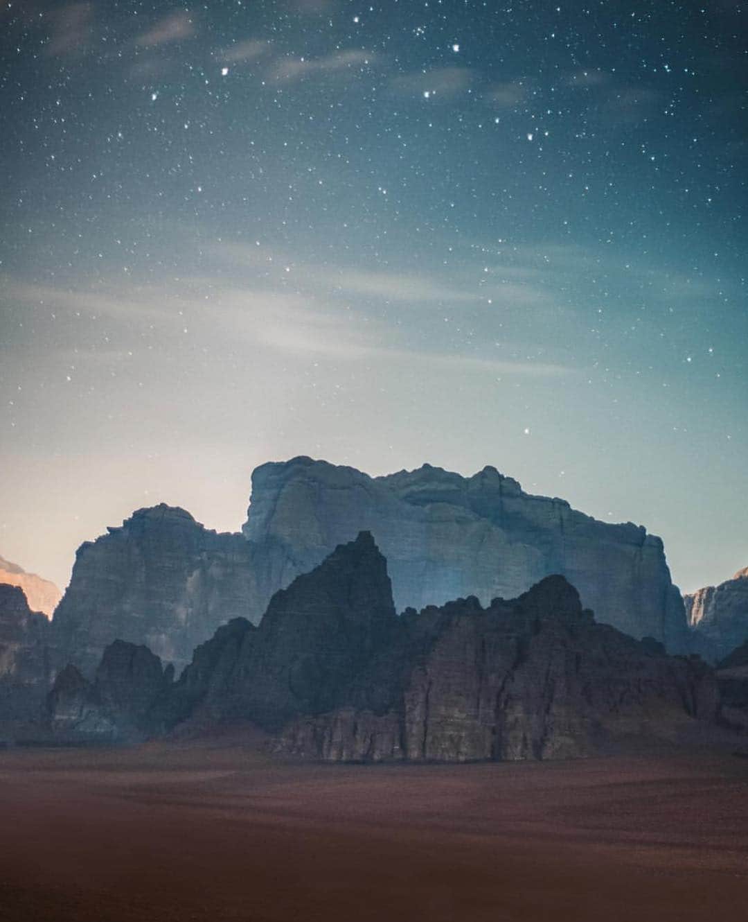 Canon Photographyさんのインスタグラム写真 - (Canon PhotographyInstagram)「The Epic Wadi Rum Desert in Jordan. Photography | @emmett_sparling  Canon 5D Mark IV #jordan #desert #wadirum #desert」4月29日 15時15分 - cpcollectives