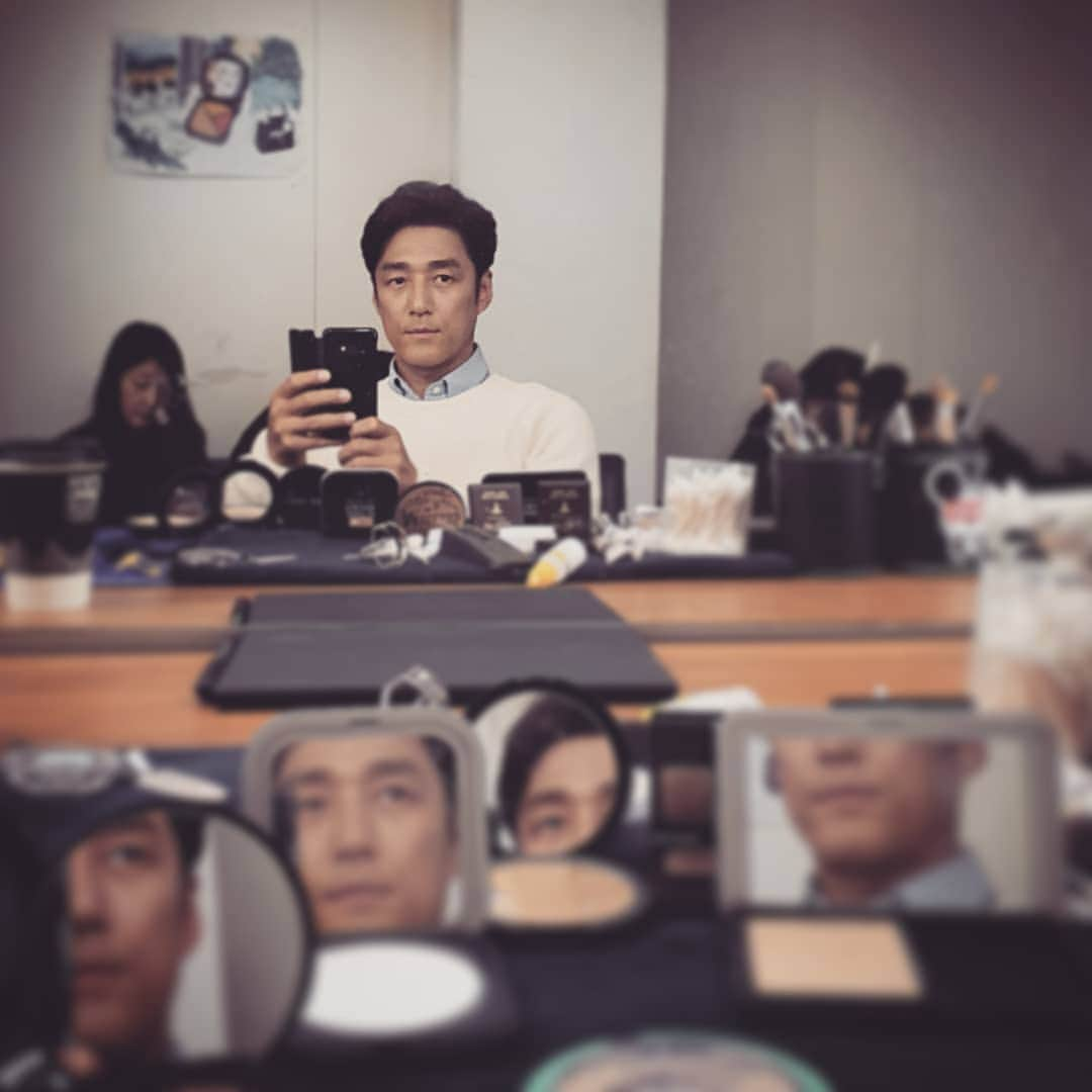 チ・ジニさんのインスタグラム写真 - (チ・ジニInstagram)「광고촬영장에서... #지정생존자」4月29日 15時18分 - actor_jijinhee