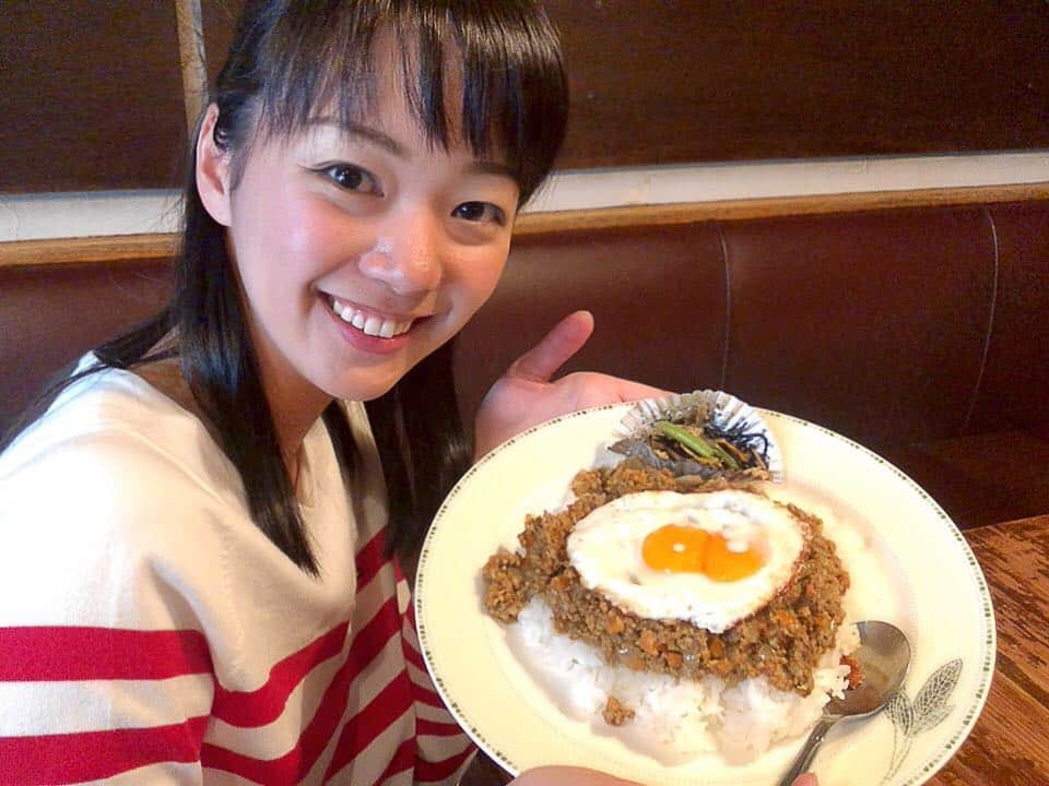 紀真耶さんのインスタグラム写真 - (紀真耶Instagram)「仕事の合間のランチ🌟 卵が双子ちゃんでしたー！ 嬉しくて記念に📷  あ！平成最後のドライカレーですね！！ スーパーjチャンネルこの後午後4時50分からです！ ☆ ☆  #双子#卵#ドライカレー#目黒で見つけた#ランチ#テレビ朝日#スーパーjチャンネル #紀真耶」4月29日 15時32分 - maya0kino