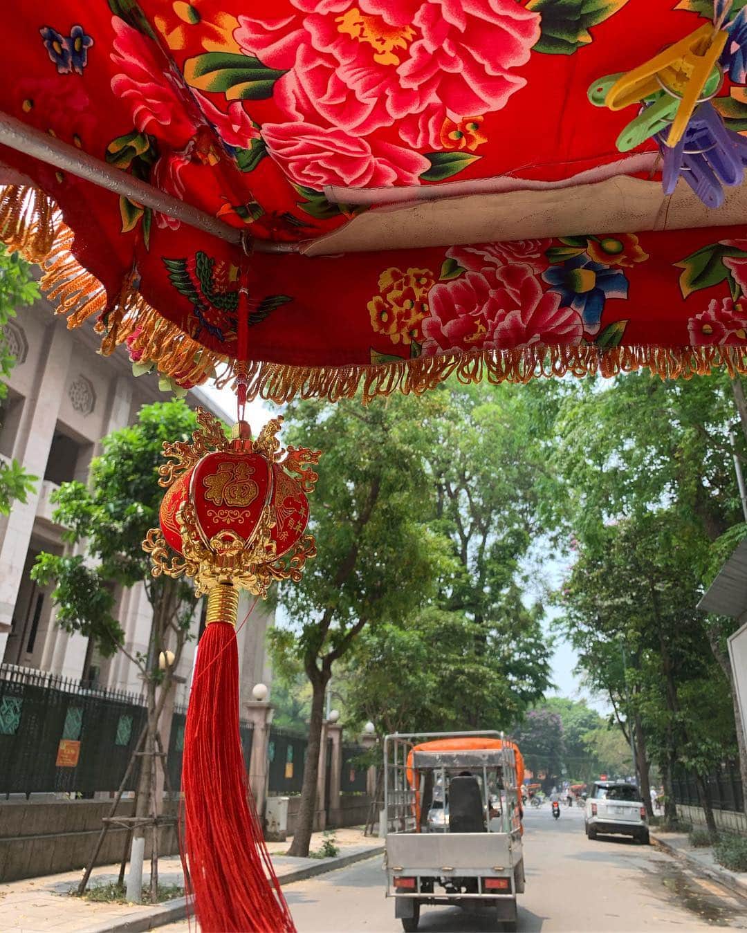 のインスタグラム：「十数年ぶりのベトナム旅行🇻🇳 ☆ #ベトナム旅行 #雑貨屋巡り  #ベトナムの人は優しい  #ねこ #vietnam  #Vietnamtrip」