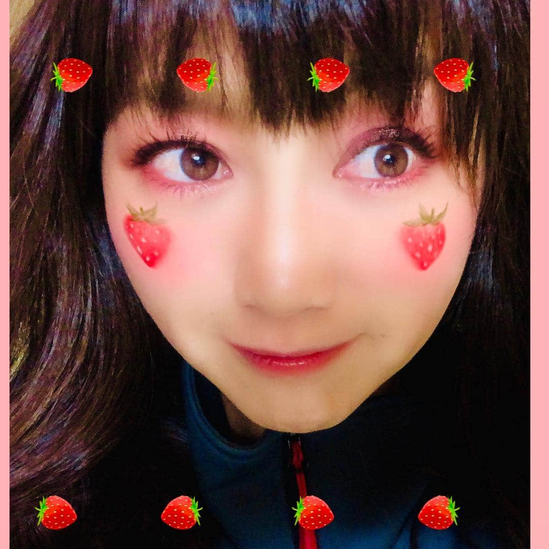 福島和可菜さんのインスタグラム写真 - (福島和可菜Instagram)「😂🤣😂🤣😂 #自分で言います #誰だい #悔しいけど #実物の500倍可愛く撮れた #🤣 #盛りすぎ #わっしょい #高校生 #でもイケるかな #それは言い過ぎか #アプリって凄い #写真より実物の方が可愛いと言われたい #イチゴ #アプリ #フル活用 #今日は #お部屋の片付けしていて #これから #早くも飲みます #乾杯 #明るい時間からの乾杯 #幸せ #beer #love #アルコール」4月29日 15時38分 - fukushimawakana