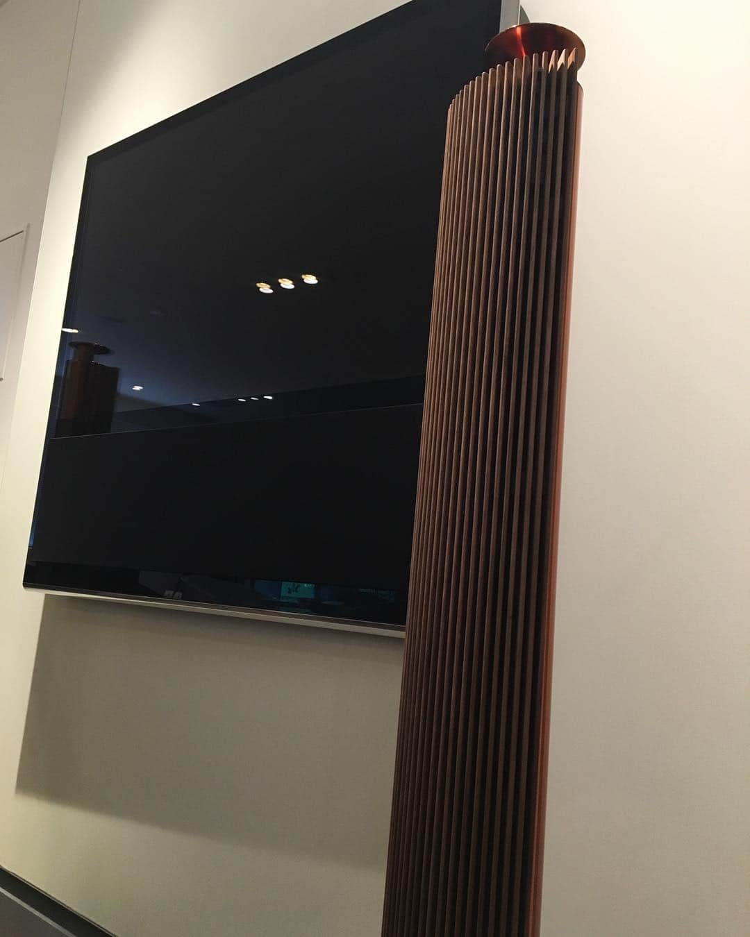 Omotecho Style Storeさんのインスタグラム写真 - (Omotecho Style StoreInstagram)「BANG&OLUFSEN BeoLab 18 新色ブロンズ入荷しました！ アコースティックレンズ搭載の高品質スピーカー！ 新色登場で更なる可能性が広がります✨✨ #岡山  #セレクトショップ  #bangolufsen  #スピーカー  #家電  #homeappliances  #新居  #新色  #高音質  #ブロンズ  #デンマーク」4月29日 15時51分 - omotechostylestore