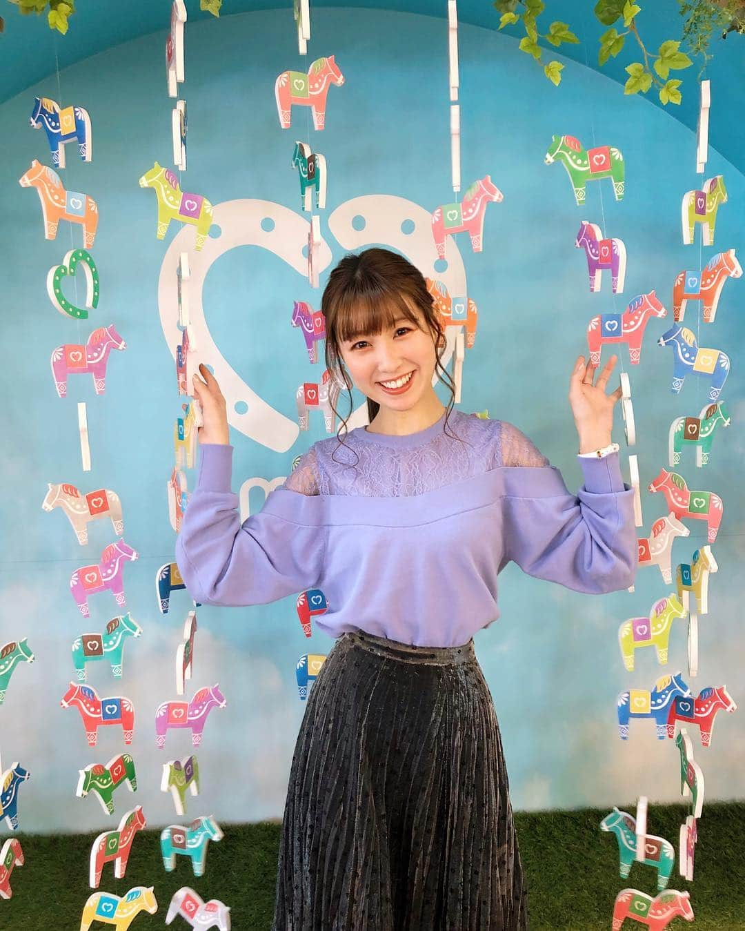 松中みなみさんのインスタグラム写真 - (松中みなみInstagram)「馬はともだち🐴📸💗 ・ 平成最後のG1🌸天皇賞・春🌸 みごと❣️ 万馬券的中しましたーー🎯💫 ・ ・ 勇気と自信を持って 6番人気の⑦グローリーヴェイズを本命に‼️🌟 ・ 最後は⑩フィエールマンに負けたけど どっちも強かった… 熱く熱く応援させてくれてありがとう😭✨✨ ・ 勝ったフィエールマン・ルメール騎手 おめでとうございます㊗️🎉✨ ・ ・ ファンの方からのコメントで気付いたけど… 馬連は私の誕生日馬券だったんですね😳笑 ・ サンスポ紙面、サンスポZBATで予想に乗ってくれた方、 そして「みなみ馬券で行くよー😆」って言ってくれた方も、  的中おめでとうございました❣️✌️✨ ・ ・ 令和最初のG1も頑張るから待っててね✊🔥💓 ・ ・ ・ #競馬 #競馬女子 #umajo #umajospot  #平成最後の #G1 #天皇賞春 #天皇賞  #サンケイスポーツ #サンスポzbat #万馬券クイーン  #松中みなみ #令和も宜しく 🙇‍♀️#nhkマイルカップ  #万馬券的中 ✌️#万馬券 #最高のGW  #馬は友達  #馬券とも友達になりたい 🙏💗」4月29日 15時46分 - minami_matsunaka