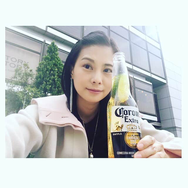 七瀬遥さんのインスタグラム写真 - (七瀬遥Instagram)「テラスでコロナビール😉🍻🍋 #テラス#コロナビール#美味しい#気持ちがいい#friend#girls#delicious#good#happy#smile#tokyo#japan」4月29日 16時08分 - haruka_mh