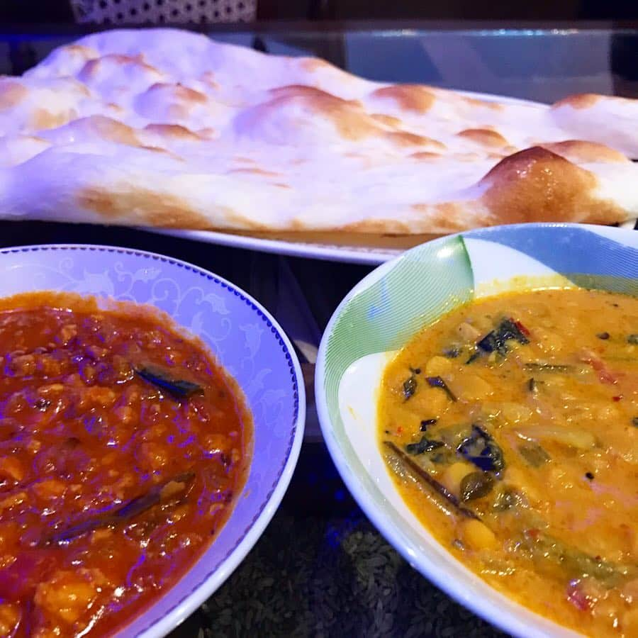 畑中葉子さんのインスタグラム写真 - (畑中葉子Instagram)「鶏挽肉カレー&野菜カレー😍💕 セイロン・イン  私のインスタはカレーの写真ばかりで男前😎  #鶏挽肉カレー #野菜カレー #スパイスカレー #カレー #ナン #スリランカカレー #インドカレー #セイロンイン #毎日カレーが食べたい #男前インスタ #男前 #yhcurry」4月29日 16時18分 - hatanaka_yoko