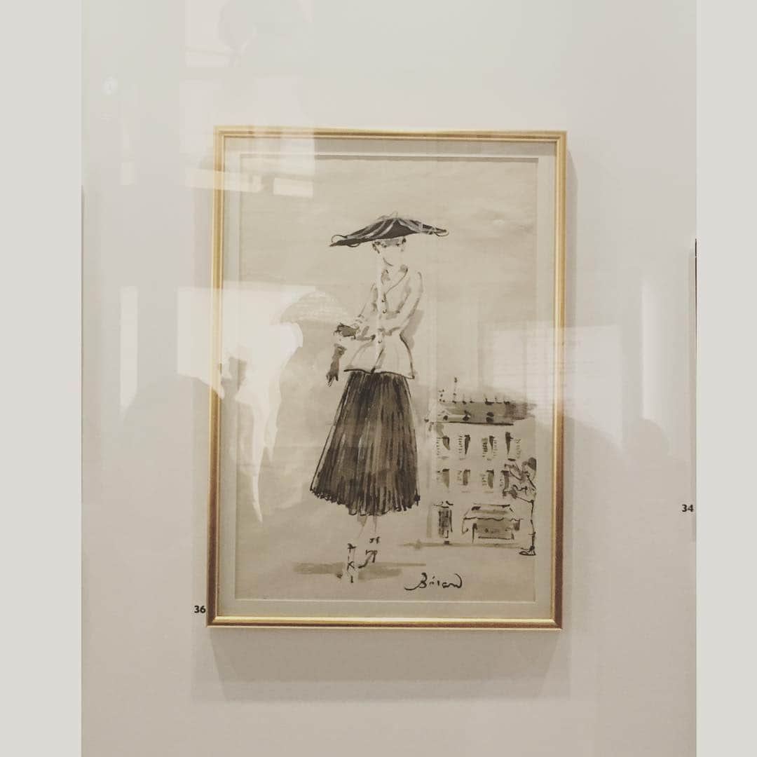 今村沙緒里さんのインスタグラム写真 - (今村沙緒里Instagram)「Christian Dior♡ ❤︎History❤︎ First dress！ ・ #christiandior #exhibition #london #vandamuseum #fashion #design #dress #creative #beautiful #런던 #아트 #패션 #ロンドン #ディオール展 #ファッション #デザイン #美学 #ものづくり」4月29日 16時12分 - saorix13