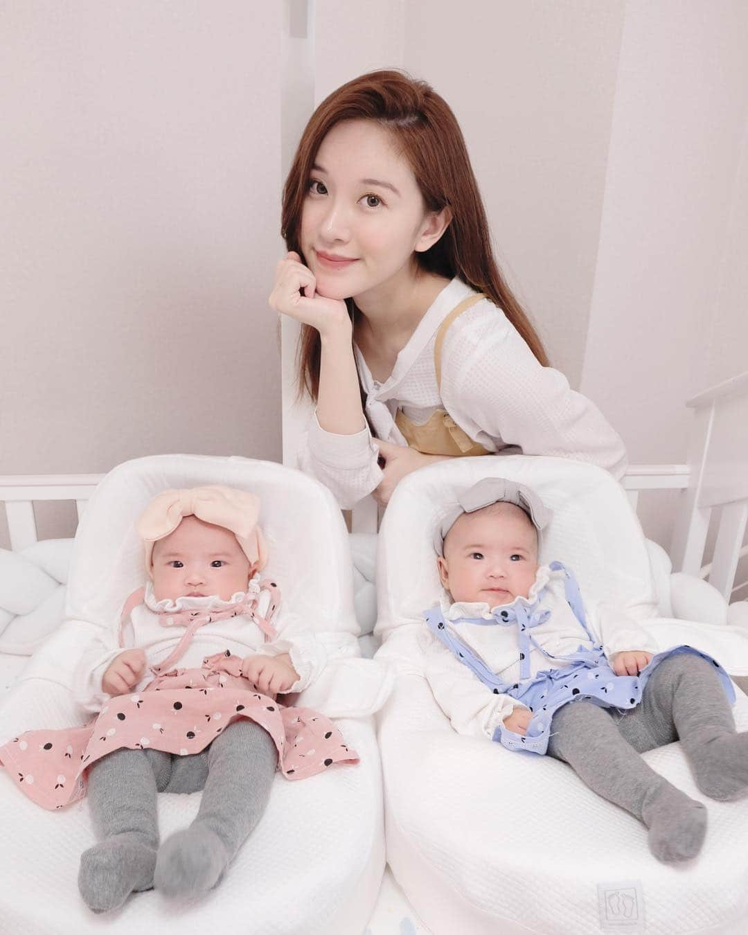 ジェシカ・ヤマダさんのインスタグラム写真 - (ジェシカ・ヤマダInstagram)「Kembar tiga sama @jessbebes 🐣🐥🐣 . #jesswears #jessbebes #twinmomlife」4月29日 16時13分 - jessyamada