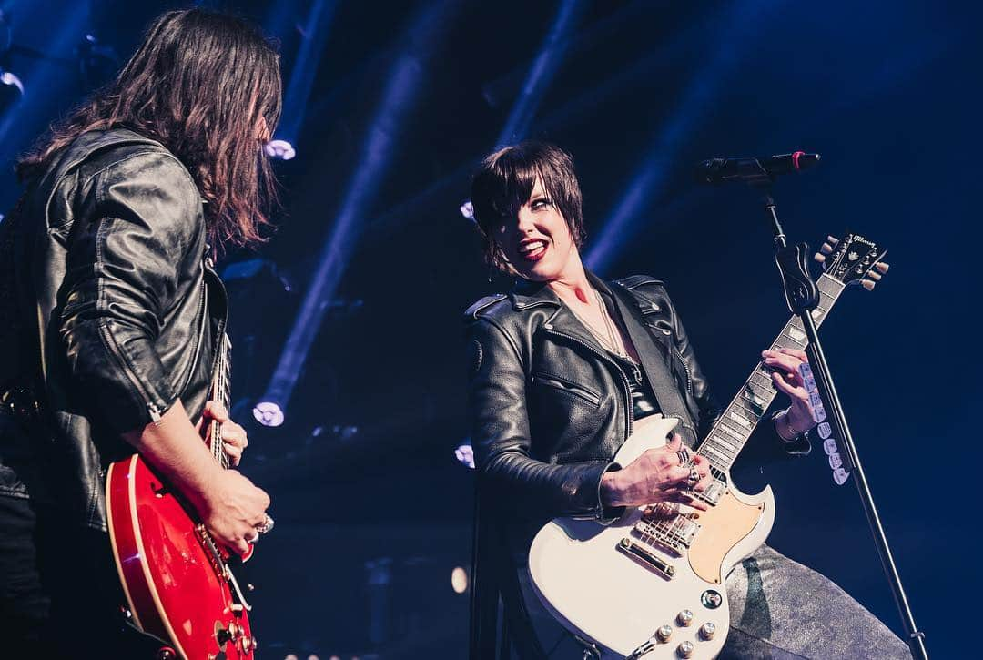 ジー・ヘイルさんのインスタグラム写真 - (ジー・ヘイルInstagram)「Thank you Edmonton!!! You buddy’s were amazing!! Photos by @judyhwon」4月29日 16時28分 - officiallzzyhale