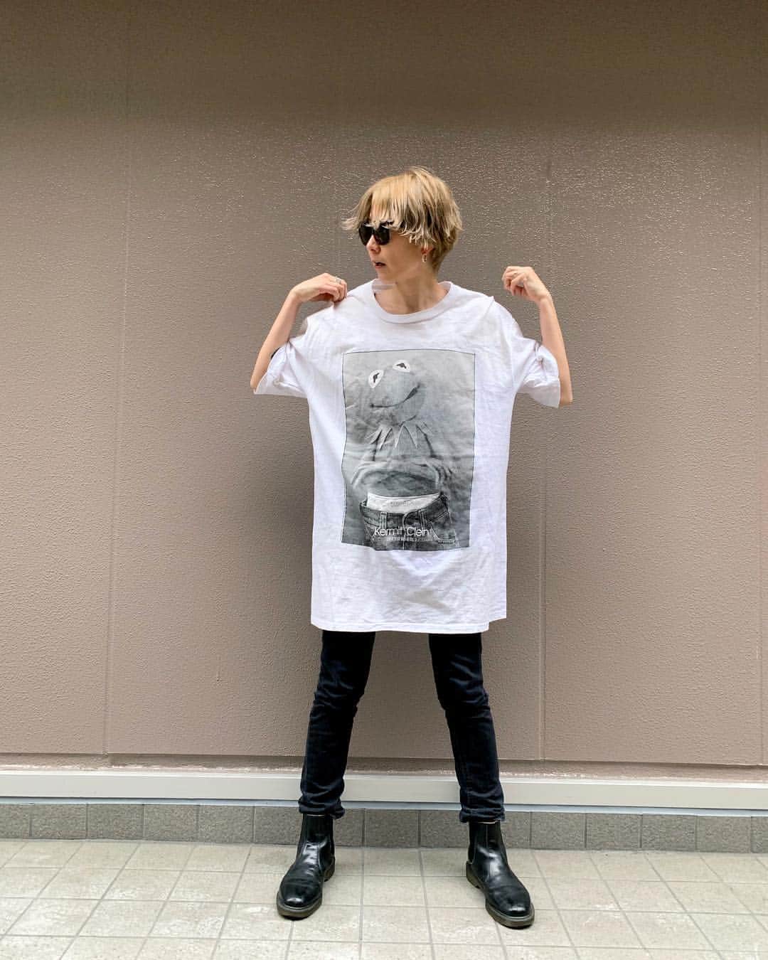 のインスタグラム：「本日も色々と追加しております🐸 90's Karmit Clein  big size!! . #お問い合わせはお電話で承ります #jammru #osaka  #fashion  #streetstyle  #streetfashion  #vtg  #vintage  #used  #usedclothing  #古着 #古着屋 #ファッション #70s #80s #90s #vintagetshirts#vintagetee#tshirts#tee#kermitclein」