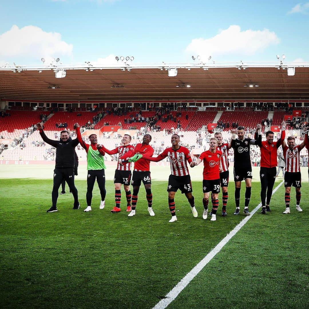 サウサンプトンFCさんのインスタグラム写真 - (サウサンプトンFCInstagram)「This team, OUR team ❤️↔️ #saintsfc | #MondayMotivation」4月29日 16時51分 - southamptonfc