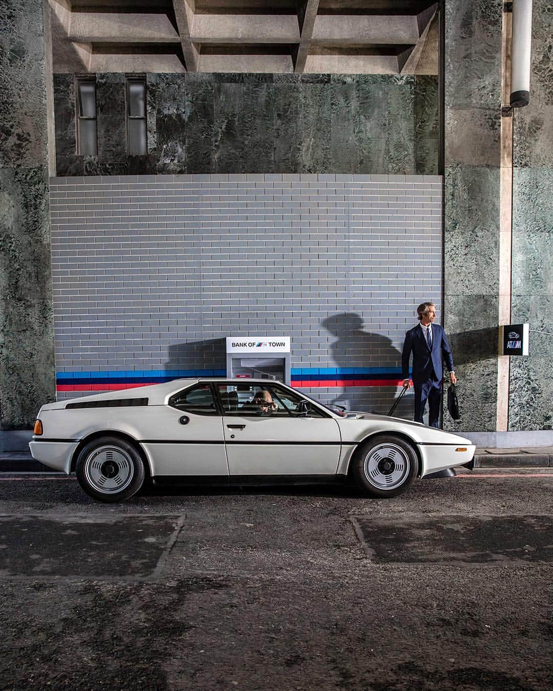 BMWのインスタグラム：「Find the place where you truly belong. The iconic BMW M1 in #M_TOWN. #BMW @BMWM #BMWClassic」