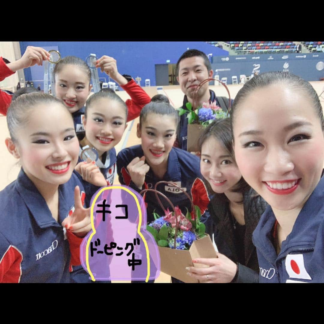 熨斗谷さくらさんのインスタグラム写真 - (熨斗谷さくらInstagram)「W杯 バクー🇦🇿大会 総合で🥇、種目別ボールで🥈を獲得できました!! 本当にこの遠征中、何度もチームみんなに助けられました。 "みんなの目を見て演技する" 言葉ではまとまらないし、伝えきれないから、ただただありがとう。 また、コーチ、スタッフの皆様、留奈さん、椿トレーナー、、感謝が尽きません。 後から結果がついてきたけれど、ここからもっと強くならなければと思います。 応援ありがとうございました📣🍀 (各試合で、夜中までライブを見てくれた皆様、ありがとうございました😭) 大好きな日本！1ヶ月ぶりの湯船に早く浸かりたい！😂♨️ Finished all World Cup Series!!! Thank you for guys🌈  Ryoyaさん、спасибо большое ☺️❤️ #Azerbaidzhan#Baku#rhythmicgymnastics#japan#フェアリージャパン#新体操#9月も宜しくお願いします#感謝#チームジャパン」4月29日 17時02分 - sakura_noshy