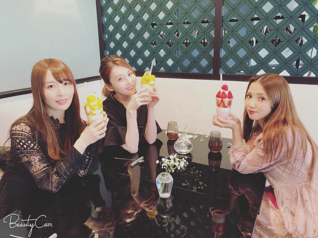辰巳ゆいのインスタグラム：「この前、久しぶりに3人で集まったー💕 . おしゃれなお店をジェシーが見つけてくれて、ランチからおしゃれな人気分で食事しました💓 . その後は、ティーカッププードルに癒されに♡ . もう！かわいすぎてみんな持って帰りたくなってた！笑笑 . ここでは、爆笑する事も🤣 . 笑いすぎた！笑 . そして、またまたデザートにパンケーキ食べに行ったのだっ！！ . いっぱい食べて、いっぱい笑ってたら、あっという間に帰る時間💦 . 楽しすぎていつも時間を忘れてしまうー💦 . また、すぐ集合するしかないー！！！笑 . #干支会 #おしゃれカフェ #うまうま #パンケーキ #ティーカッププードル #かわいい #癒し #爆笑 #楽しい #ジェシー #友ちん」