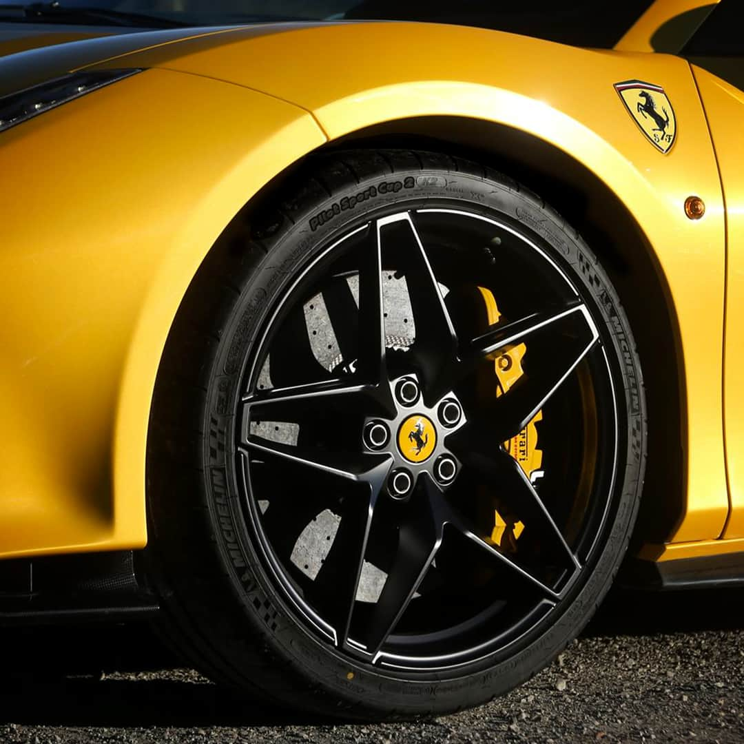 フェラーリさんのインスタグラム写真 - (フェラーリInstagram)「#Ferrari: where performance and style merge to create a world of dreams. #Ferrari488PistaSpider #ItalianDesign #Details」4月29日 17時00分 - ferrari