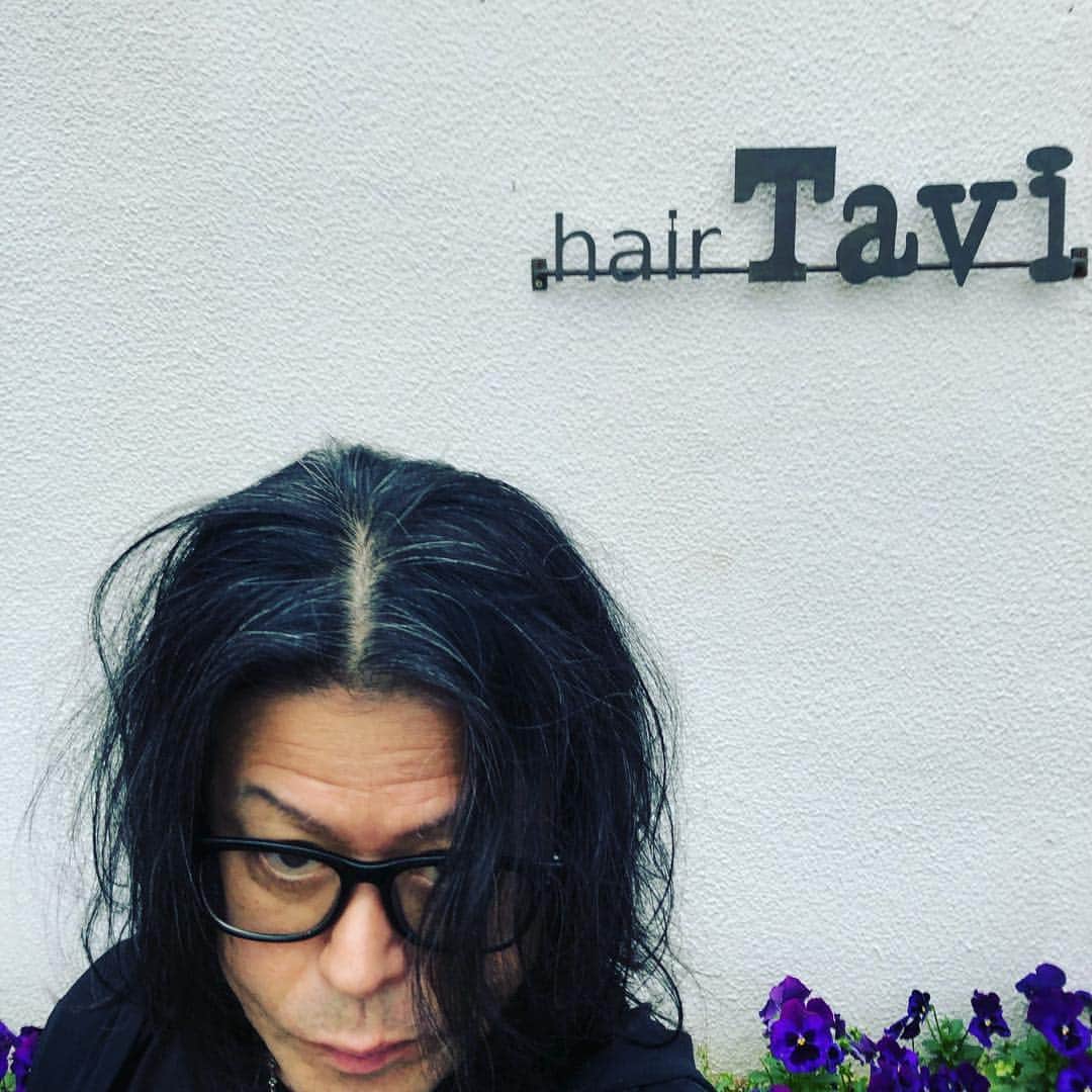 宙也さんのインスタグラム写真 - (宙也Instagram)「髪切った。一年ぶり。白髪は染めない。それも我。  #宙也」4月29日 17時10分 - chuya_aquarius