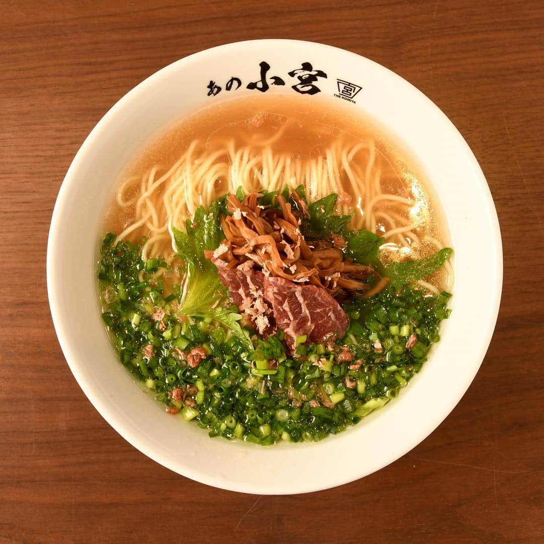 SENSEさんのインスタグラム写真 - (SENSEInstagram)「【SENSE×人気ラーメン店🌟春のラーメン祭り！まだまだ絶賛提供中です】 ラーメン評論家、山路力也のプロデュースによる弊誌と人気ラーメン店のコラボレーション祭り、ゴールデンウィークも絶賛開催中！お近くにお寄りの際はぜひご賞味くださいませ。 . 同じテーマで創作ラーメンを作っていただいた今回の企画。テーマはズバリ「桜ラーメン」です！華やかで実に〝映える〟ラーメンが勢揃い。 . ■「桜ラーメン、咲きました。」開催期間は４月９日〜５月9日の1ヶ月間。参加店は東京、大阪、京都から8店舗は（順不同）以下の通り。 . 麺屋武蔵 武骨相傳（上野）「さくら〜麺」 . らーめんとしょうが焼き あの小宮（渋谷）「さくらそば」 . Noodle Stand Tokyo（原宿）「さくらと桜えびの塩つけ麺」 . 麺匠 真武咲弥（渋谷）「桜かほる塩らーめん」 . らぁ麺 やまぐち（西早稲田）「桜海老の塩まぜそば」 . 175° DENO担担麺TOKYO（新宿）「SAKURA担担麺」 . ストライク軒（大阪・天神橋筋六丁目）「吉野桜舞う！修験道お山かけらぁめん」 . 拳ラーメン（京都・梅小路京都西）「炙り牛カルビは桜と共に〜塩まぜそば〜」 . ※いずれも限定杯数や販売時間に制限がある店もあります。 #写真は #あの小宮 #桜ラーメン #ラーメン #ラーメンパトロール #ラーメン部 @moriya_sense @kitahara_sense @hikita_sense @shinohara_sense @nakazato_sense」4月29日 17時12分 - sense_magazine