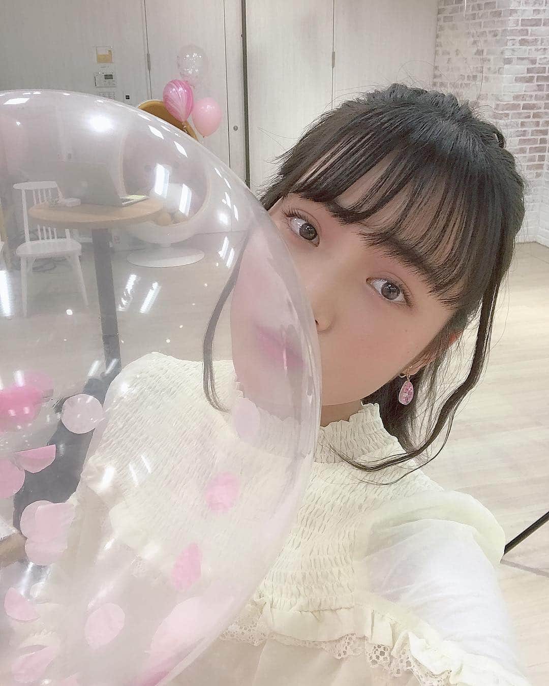 佐久間乃愛さんのインスタグラム写真 - (佐久間乃愛Instagram)「. GW楽しんでますか~？💛 後ろにリラックマいる‪◟́◞̀ .  #ゴールデンウィーク #楽しんでますか #私は充実してます」4月29日 17時13分 - noa_sakuma