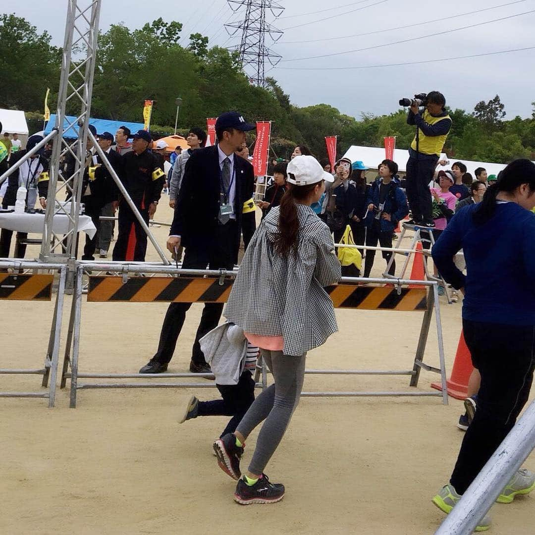 外村久美子さんのインスタグラム写真 - (外村久美子Instagram)「🏃‍♂️ 平成最後の🏃‍♂️running 去年より成長した子供達 去年より老化した母 タイムにハッキリと表れてまひたw  風邪ひいてまんねん🤧いい訳w  #ファミリーラン #running」4月29日 17時18分 - kummy153