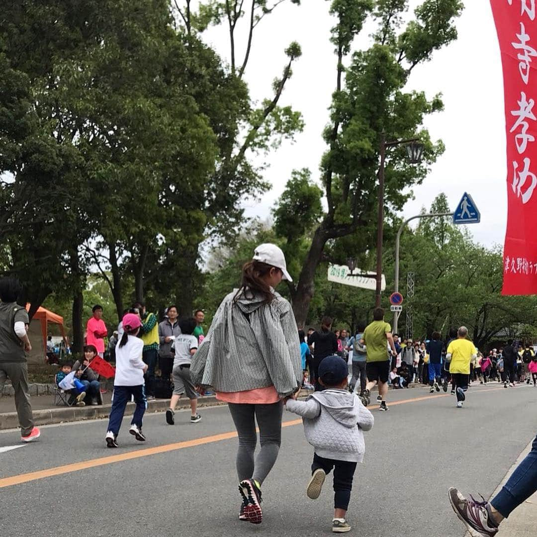 外村久美子さんのインスタグラム写真 - (外村久美子Instagram)「🏃‍♂️ 平成最後の🏃‍♂️running 去年より成長した子供達 去年より老化した母 タイムにハッキリと表れてまひたw  風邪ひいてまんねん🤧いい訳w  #ファミリーラン #running」4月29日 17時18分 - kummy153