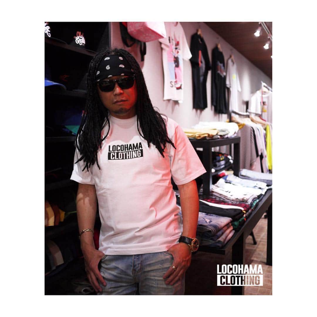 のインスタグラム：「ロコハマ刺繍Tシャツ  RepostBy @locohama_clothing: "LOCOHAMA CLOTHING EMBROIDERY Tシャツ【WHITE】【BLACK】  DJ PMXプロデュースによるLOCOHAMA CLOTHINGより新作Tシャツが入荷！PRO CLUBのヘビーウェイトボディにシンプルなブランドロゴを刺繍で施し、ワンランク上の高級感ある限定アイテム  #locohama #locohamackothing" (via #InstaRepost @AppsKottage)」