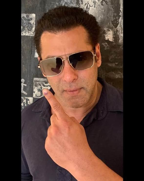 サルマン・カーンさんのインスタグラム写真 - (サルマン・カーンInstagram)「I have voted.... have u? #VoteKarMumbai」4月29日 17時26分 - beingsalmankhan