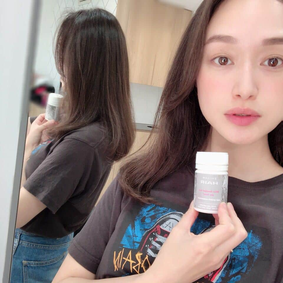 田中マヤさんのインスタグラム写真 - (田中マヤInstagram)「年齢を重ねても美髪を保てるように飲んでいるサプリ ◾️エストロアムヘアー @fun_and_natural ・ 配合されている ◾️ビオチン 髪に構成するケラチンの合成に関わり白髪の改善にも。 髪に色を付ける色素細胞（メラノサイト）を活性化させる働きがあると言われている。 白髪予防に！ ・ ◾️ノコギリヤシ 最近では、 髪への影響も注目されており、 ミレットエキスとの同時服用で 薄毛や抜け毛などの予防や改善に ◾️ミレットエキス キビの一種から抽出されたエキス。 ヨーロッパでは古くから飲む育毛剤として愛用されていたみたい。 ◾️ケラチン 髪の主成分となるケラチン。 18種類のアミノ酸からなるタンパク質のこと。 髪の90%以上を占める成分。 ・ 1日3錠を食後に😌✨ ・ #美髪サプリ #育毛 #エストロアムヘアー #estroam #estroamhair #hair #instagood #instadaily #instabeauty #beauty #love #셀스타그램 #셀피 #셀카 #일상 #데일리 #뷰티 #미용 #좋아요」4月29日 17時31分 - tanakamaya__official