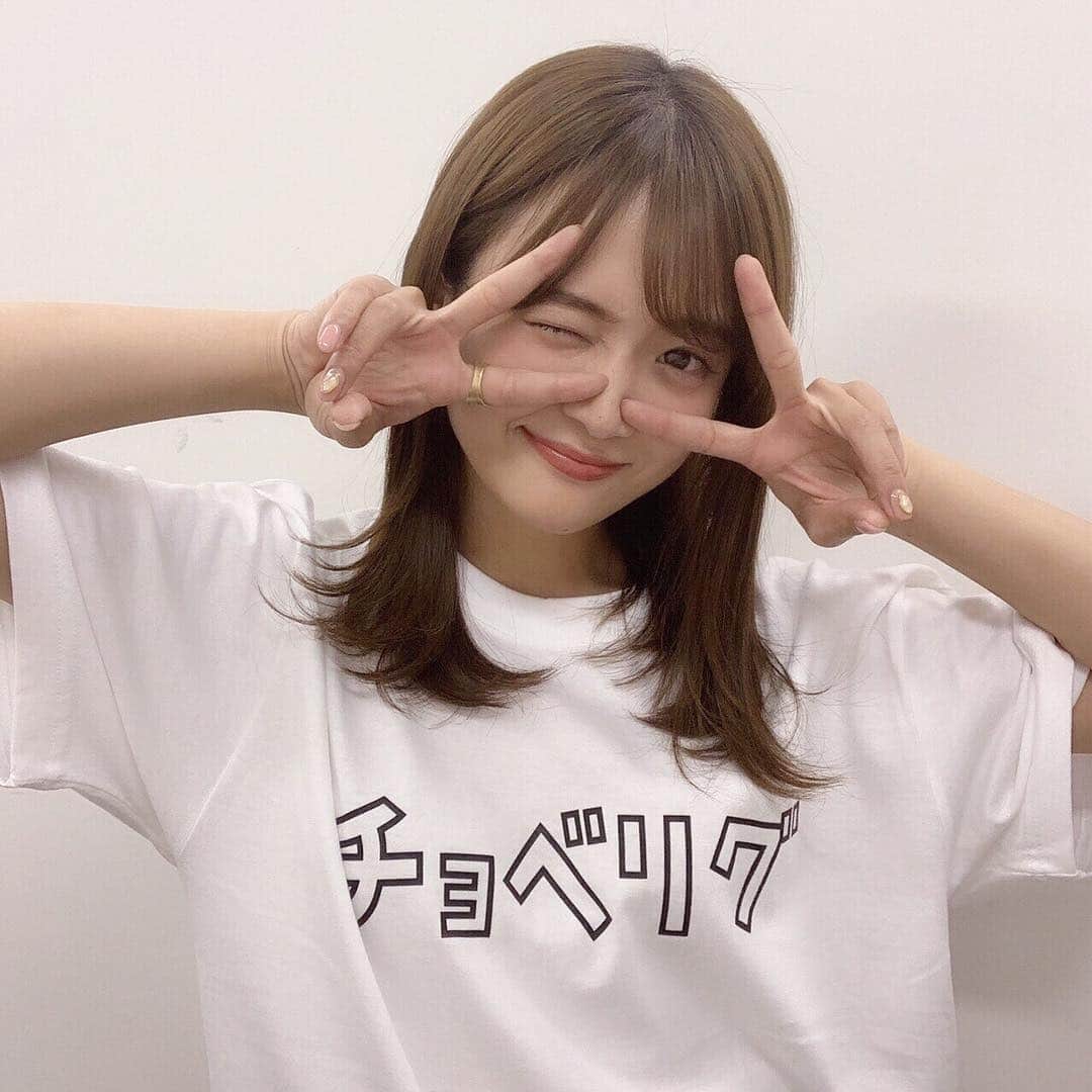 のインスタグラム：「👍チョベリグTシャツジャック👍﻿﻿﻿﻿ ﻿﻿﻿﻿ 平成も残すところ、あと1日！！！﻿﻿﻿﻿ まだまだ沢山の方々のチョベリグな写真をアップ予定🧚‍♀️﻿ ﻿﻿﻿﻿ たくぼかりんちゃんありがとう👑✨﻿ SPINNSと一緒に平成最後を盛り上げよう🔥﻿ ﻿﻿﻿﻿ #SPINNS #スピンズ #fashion #gw #平成最後のチョベリグ #平成最後のgw #平成 #チョベリグ  #チョベリグTシャツ」