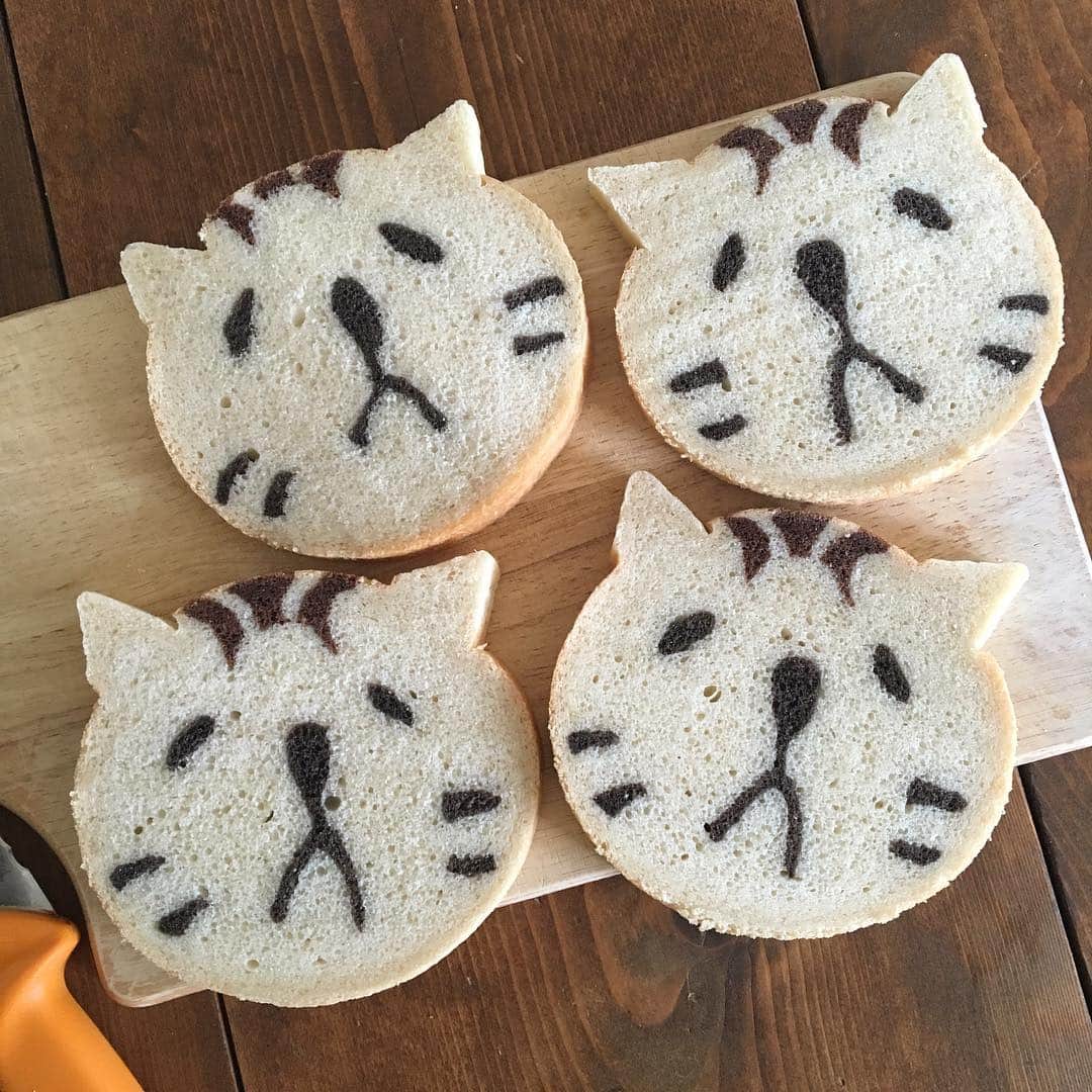 Ranさんのインスタグラム写真 - (RanInstagram)「. . . #イラストパン #ネコ耳イラストパン . . . . 機嫌悪くないにゃん。 こういうお顔なのにゃん😽💕 . . Mew mew 💕💕 . . . #bread #breadworks #breadart #breadclass #japan #tokyo #cat #catstagram #catlover #mew #breakfast #パン #手作りパン #朝ごパン #朝ごはん #食パン #朝ごパン #クマ型 #ネコ耳 #猫 #にゃんこ #にゃー #たれ目 #癒し系 #ネコ耳パン型 #パン教室 #konel #こーねる」4月29日 18時05分 - konel_bread